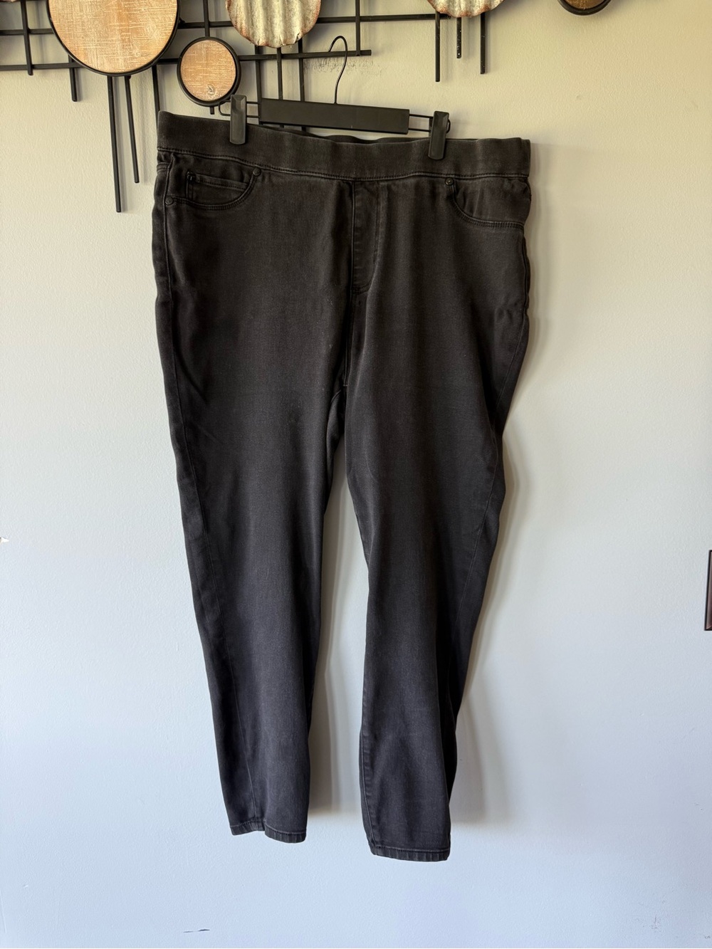 Tahari Women's Black Stretch Jeggings